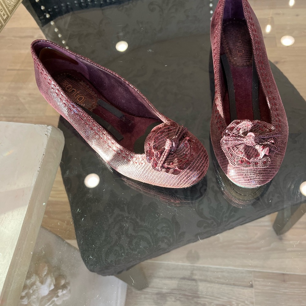 Elegant Pink Flats with Bow Detail